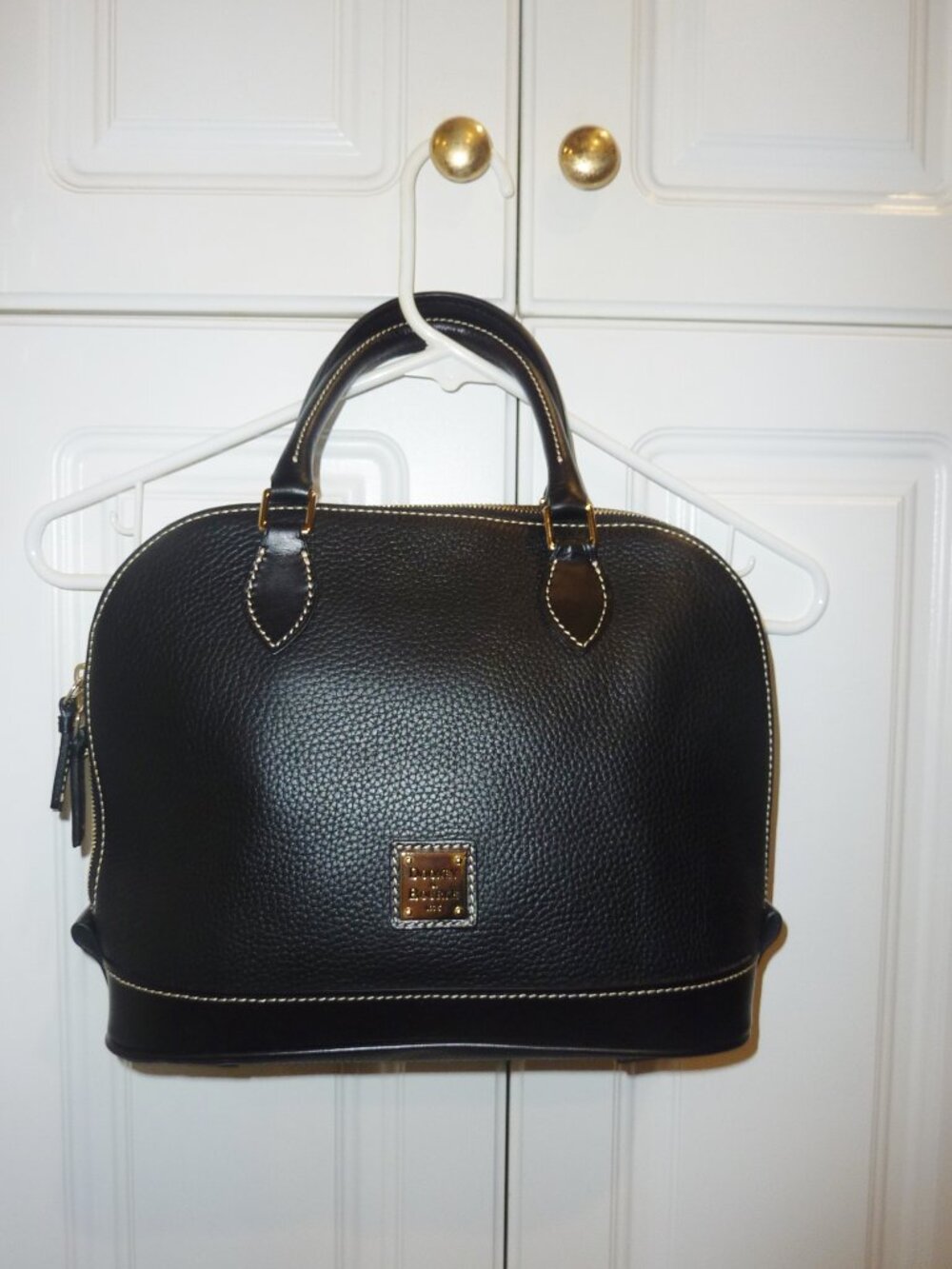New Dooney & Bourke Black Pebbled Leather Satchel Dome Style Purse